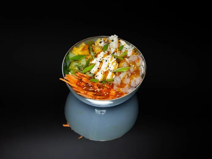 Поке с креветками и манго